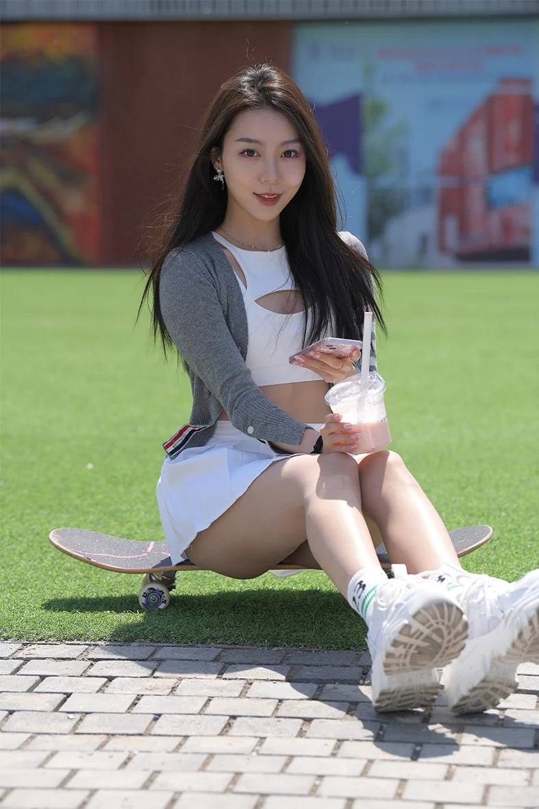 精选街拍NO.2925- 手心里的太阳[744P／1.41GB]